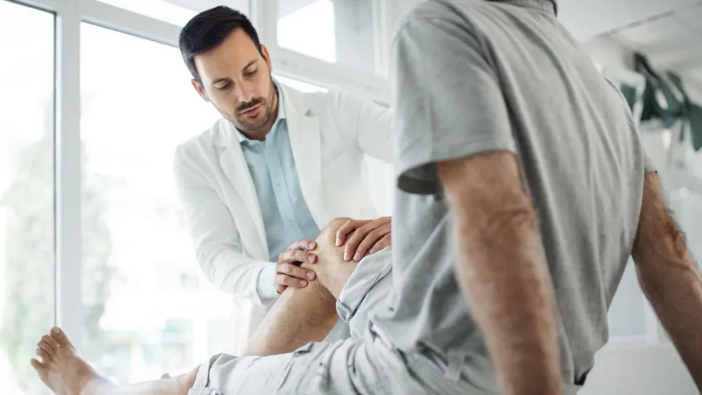 Photo: doctor examining a patient's knee.